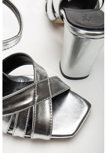 Yüksek Topuklu Gümüş Gri Parlak Suni Deri Küt Burun Kadın Ayakkabı