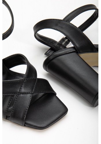 Yüksek Topuklu Siyah Suni Deri Küt Burun Kadın Ayakkabı