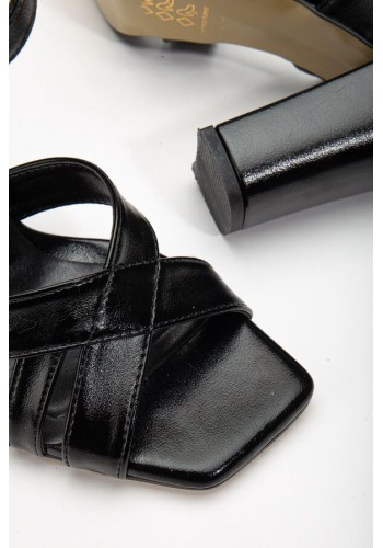 Yüksek Topuklu Siyah Parlak Suni Deri Küt Burun Kadın Ayakkabı
