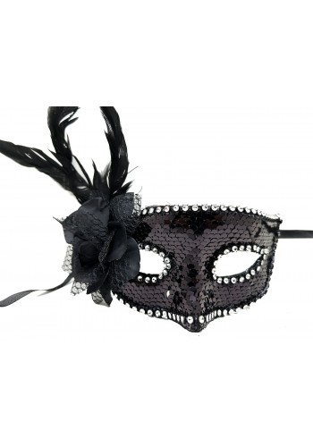 Siyah Renk Yandan Tüylü Güllü Gümüş Taşlı Pullu Maske 20x22 Cm